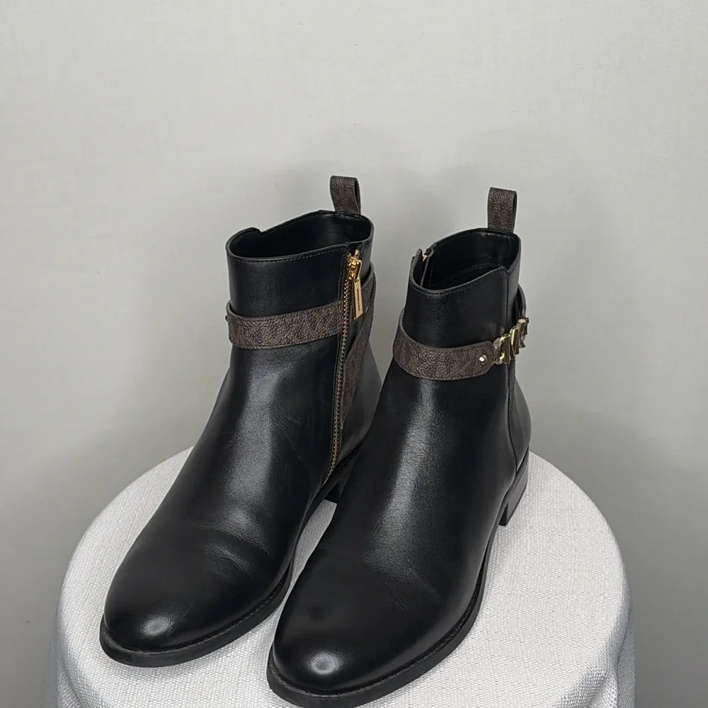 Michael Kors Black Leather Ankle Boots women’s Size 8 MK Logo Strap(B82)✨